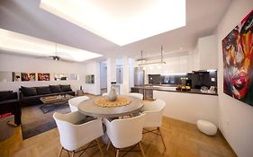 Glamorous Apartment In Kolonaki Center